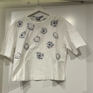 INTREND EUROPE Floral Embroidered White Short Sleeve Tee| SIZE L